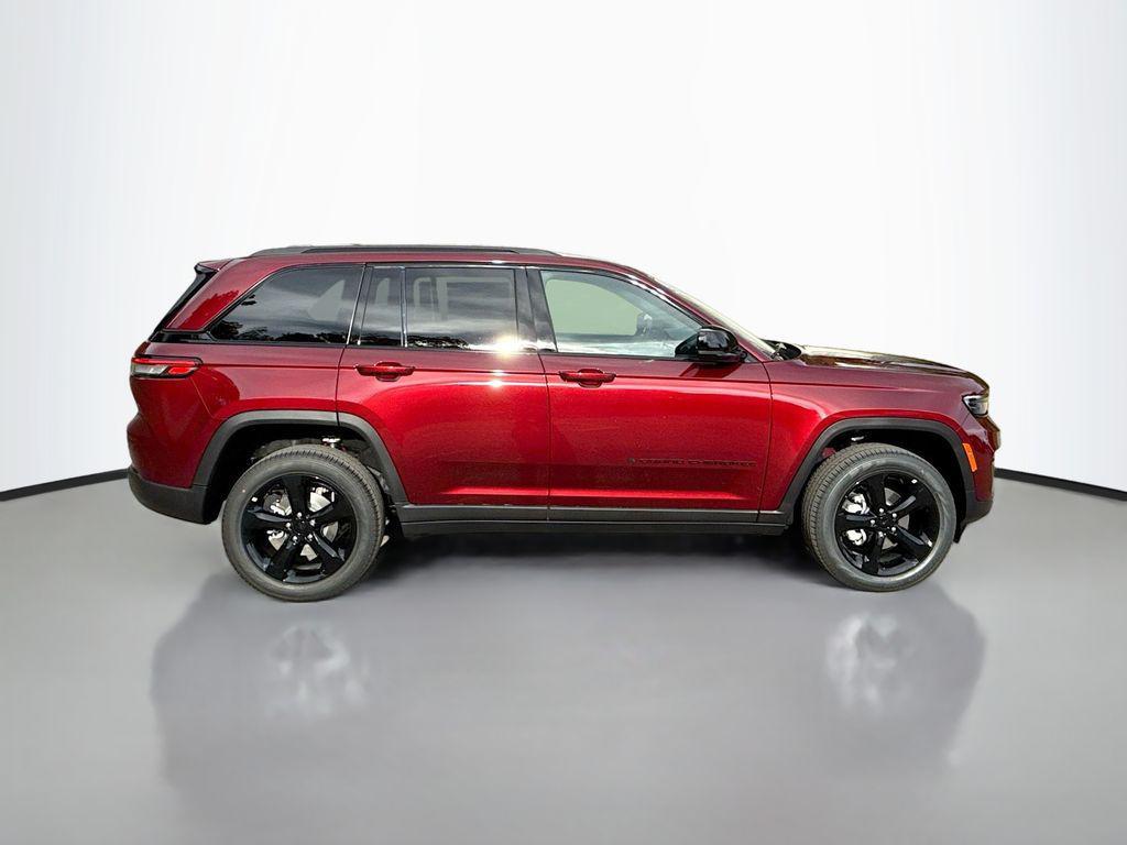 new 2025 Jeep Grand Cherokee car, priced at $43,220