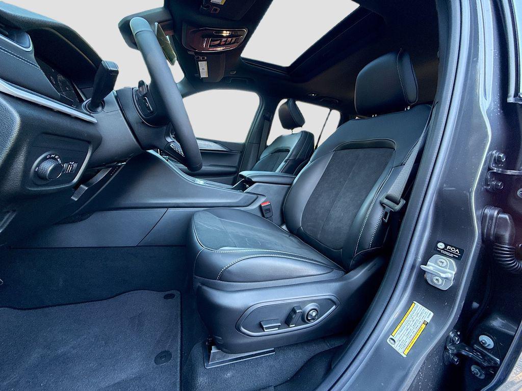 new 2025 Jeep Grand Cherokee car, priced at $41,370