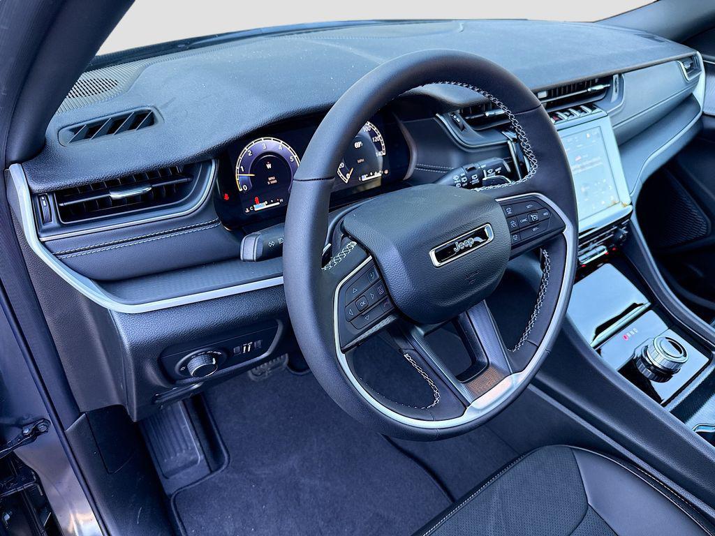 new 2025 Jeep Grand Cherokee car, priced at $41,370
