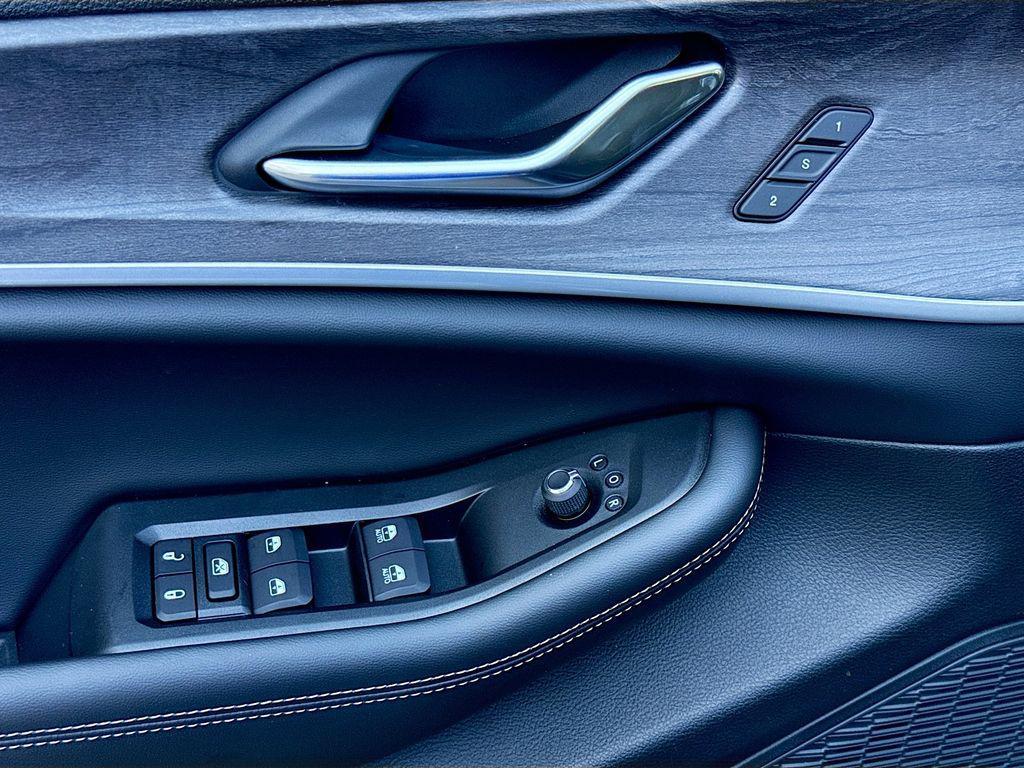 new 2025 Jeep Grand Cherokee car, priced at $55,660