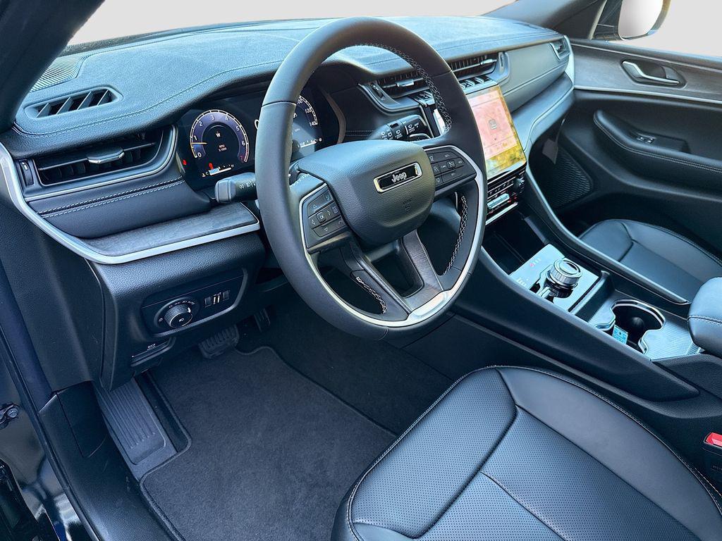 new 2025 Jeep Grand Cherokee car, priced at $55,660