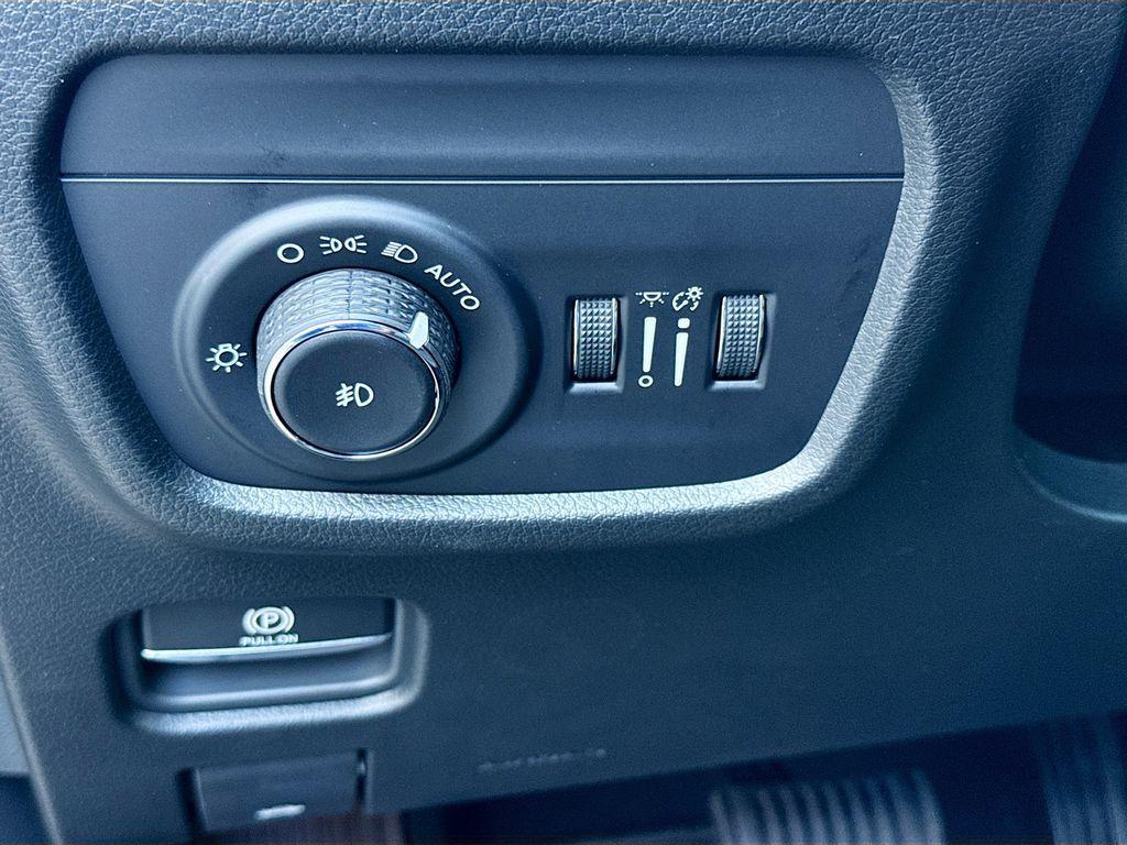 new 2025 Jeep Grand Cherokee car, priced at $55,660