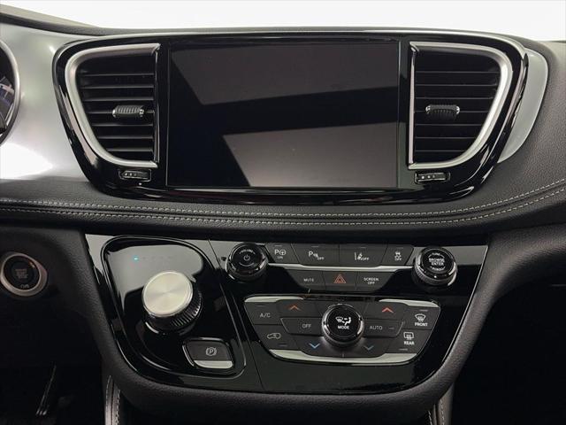 new 2025 Chrysler Pacifica Hybrid car, priced at $52,080
