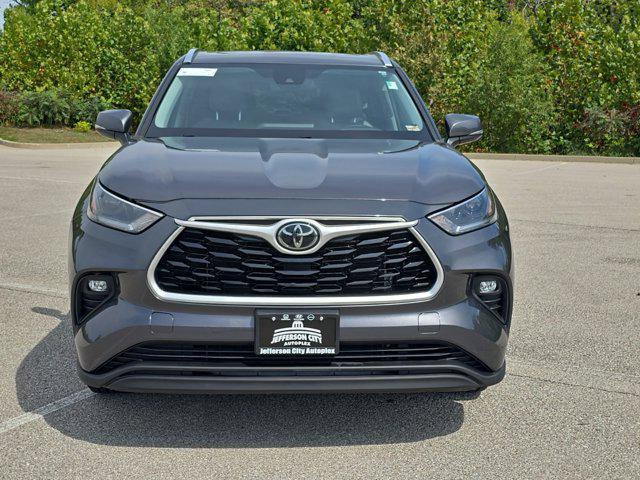 used 2021 Toyota Highlander car, priced at $27,496