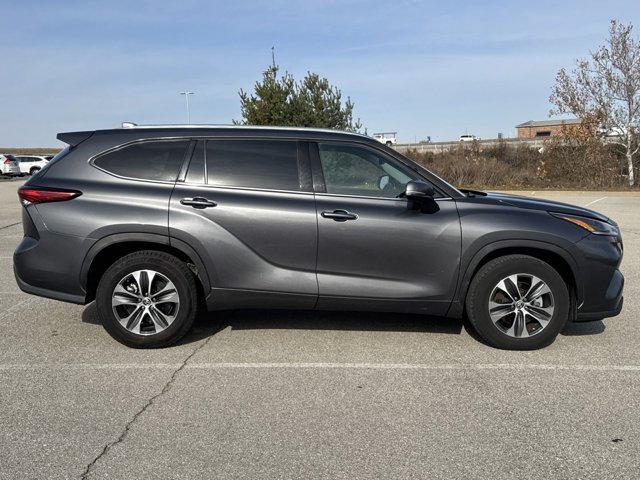 used 2021 Toyota Highlander car, priced at $30,498