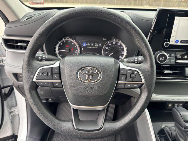 used 2023 Toyota Highlander car, priced at $32,498