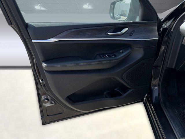 used 2023 Jeep Grand Cherokee car, priced at $28,998
