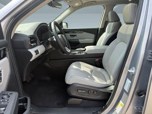 new 2025 Honda Pilot car, priced at $50,895