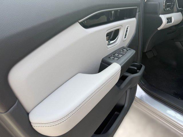 new 2025 Honda Pilot car, priced at $50,895