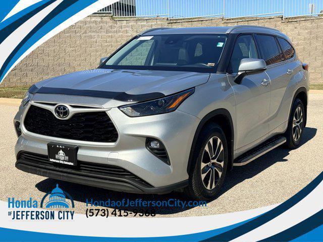 used 2022 Toyota Highlander car, priced at $35,999