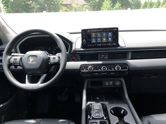 new 2025 Honda Pilot car, priced at $44,941