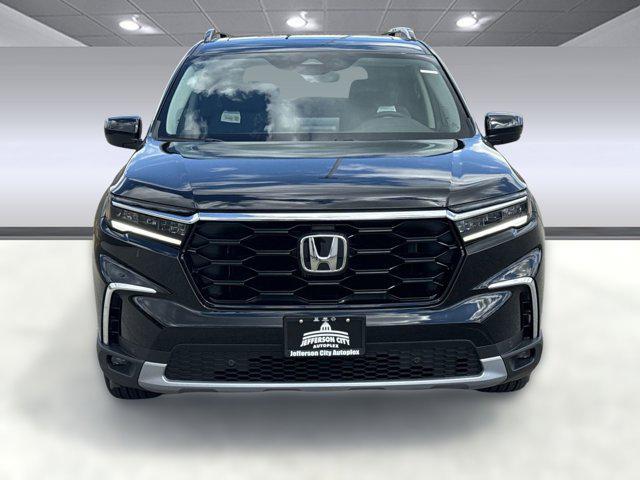 new 2025 Honda Pilot car, priced at $48,301