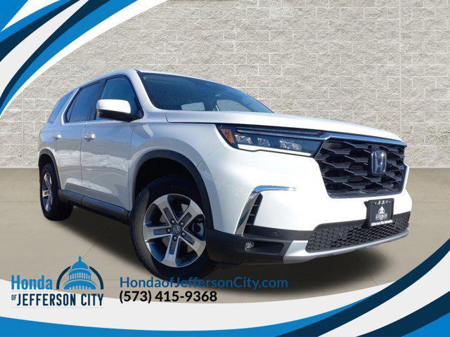 new 2025 Honda Pilot car, priced at $45,321