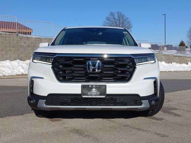 new 2025 Honda Pilot car, priced at $45,321