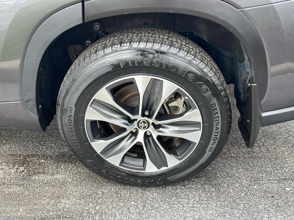 used 2022 Toyota Highlander car, priced at $36,900