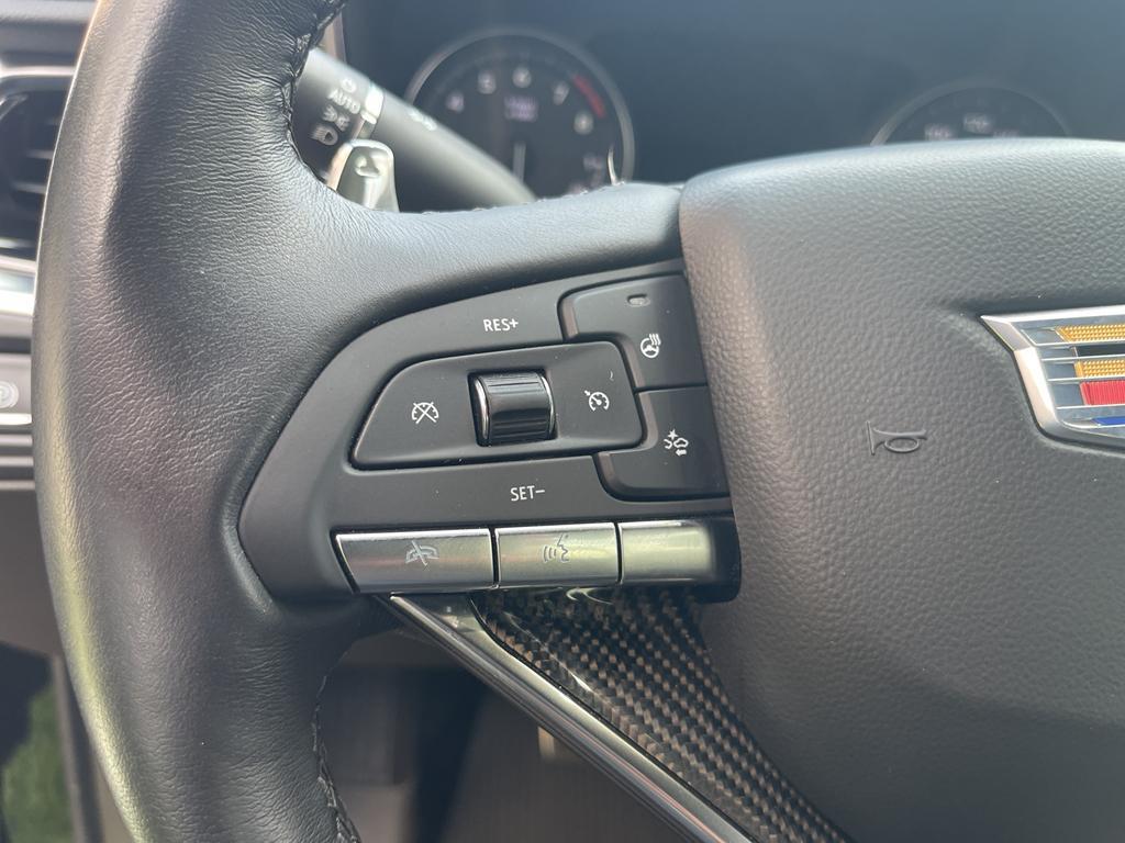 used 2024 Cadillac XT6 car, priced at $52,900