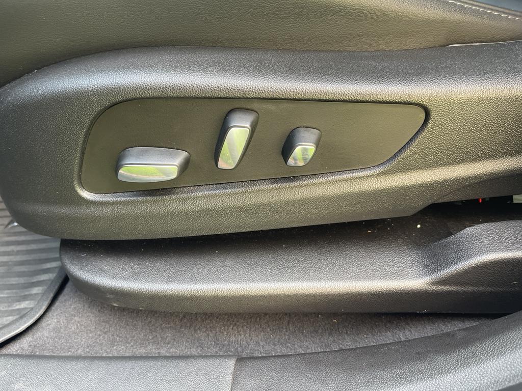 used 2024 Cadillac XT6 car, priced at $52,900