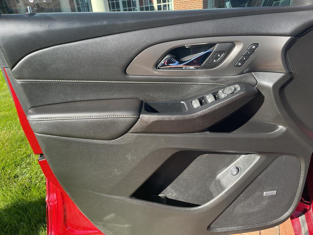 used 2023 Chevrolet Traverse car, priced at $40,800