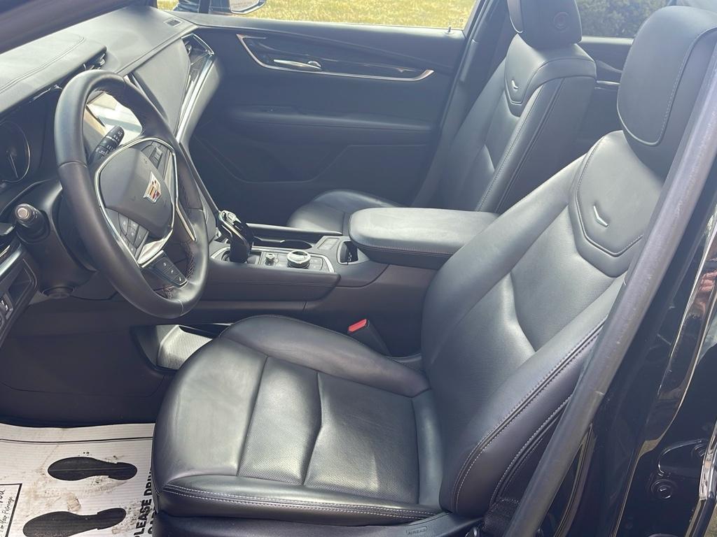 used 2022 Cadillac XT5 car, priced at $34,500
