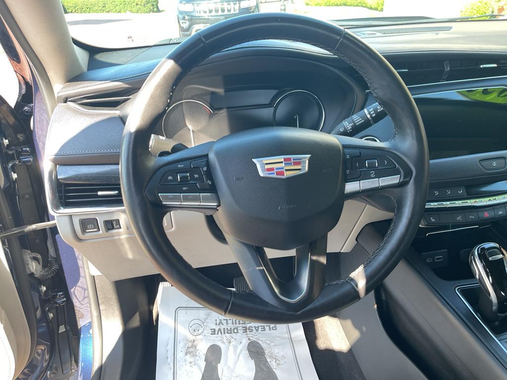 used 2022 Cadillac XT4 car, priced at $29,900