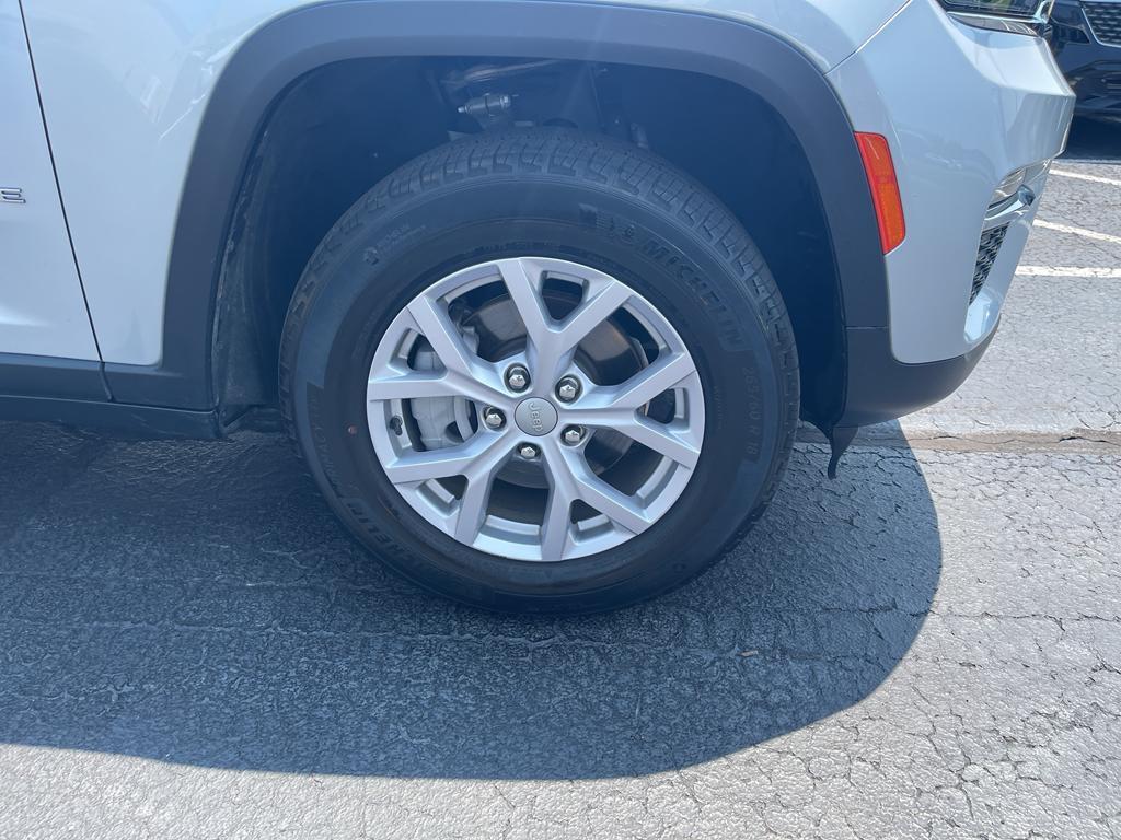 used 2022 Jeep Grand Cherokee car, priced at $32,595