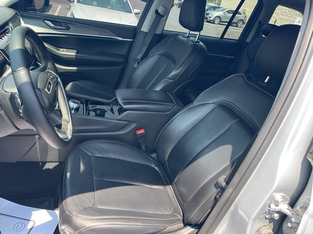 used 2022 Jeep Grand Cherokee car, priced at $32,595