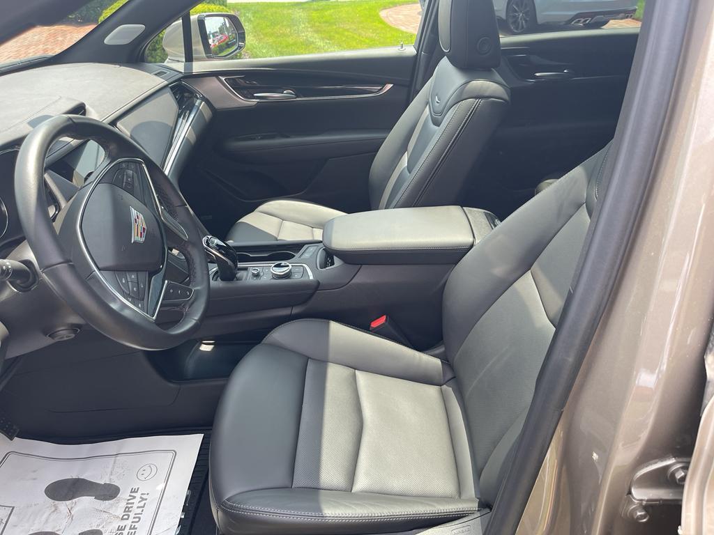 used 2023 Cadillac XT5 car, priced at $37,000