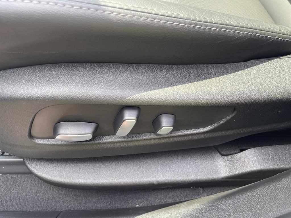 used 2023 Cadillac XT5 car, priced at $37,000