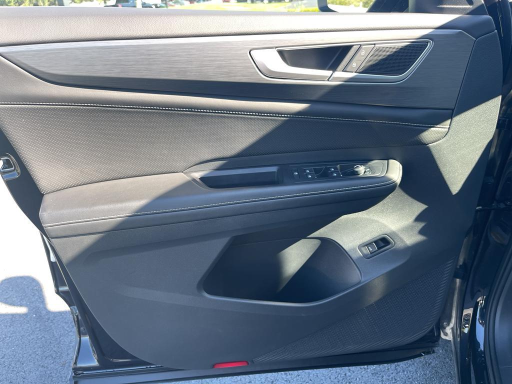 used 2025 Volkswagen Atlas Cross Sport car, priced at $38,000