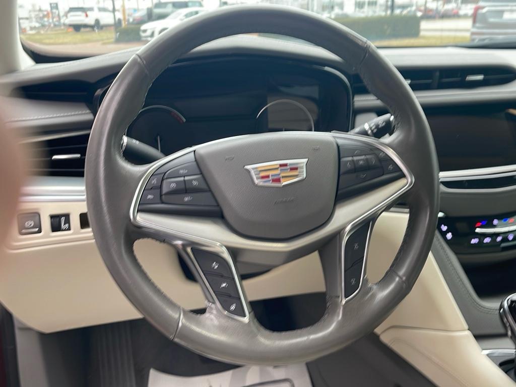 used 2022 Cadillac XT5 car, priced at $35,000