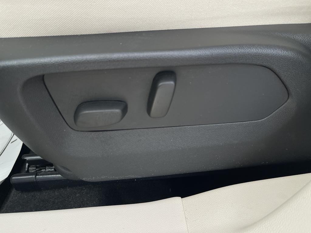 used 2023 Buick Envision car, priced at $35,000