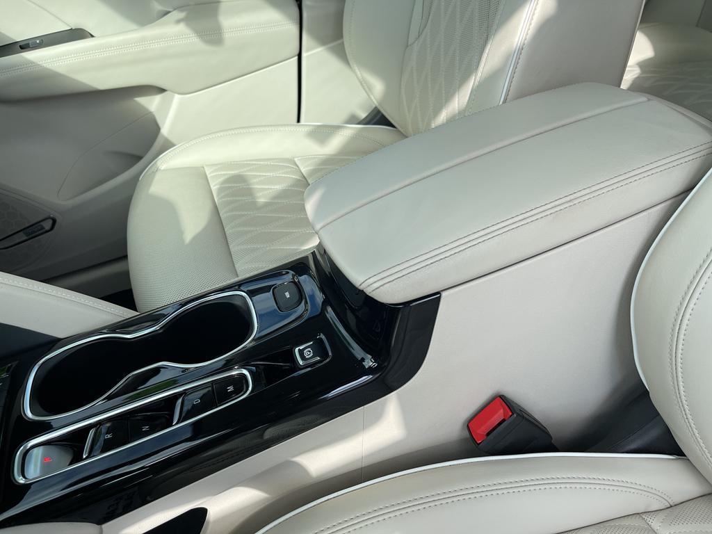 used 2023 Buick Envision car, priced at $35,000