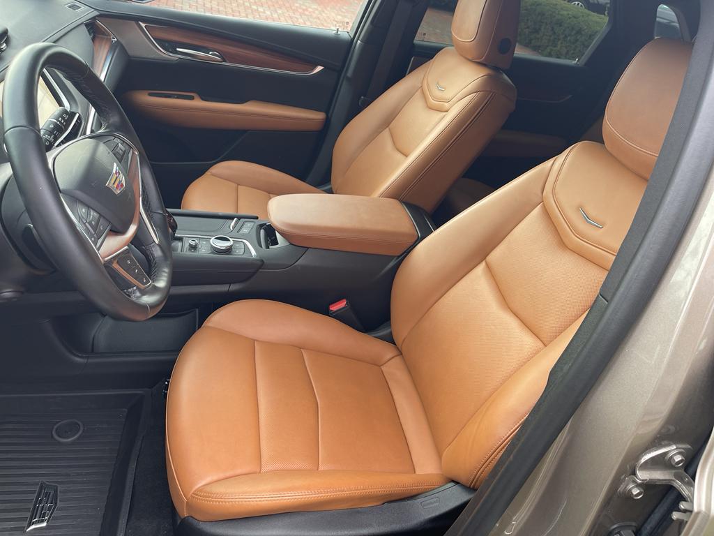 used 2023 Cadillac XT5 car, priced at $36,500