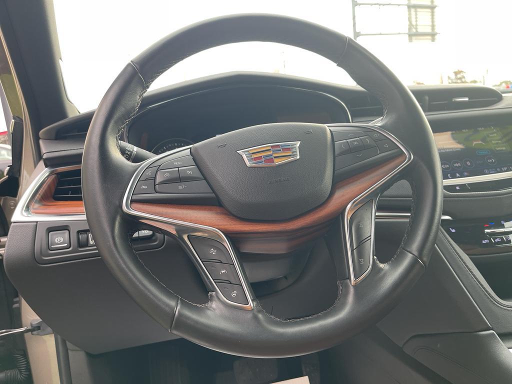 used 2023 Cadillac XT5 car, priced at $36,500