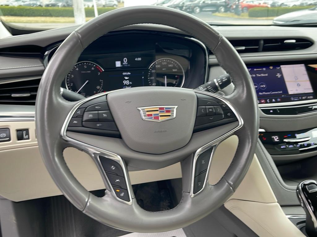 used 2022 Cadillac XT5 car, priced at $34,900