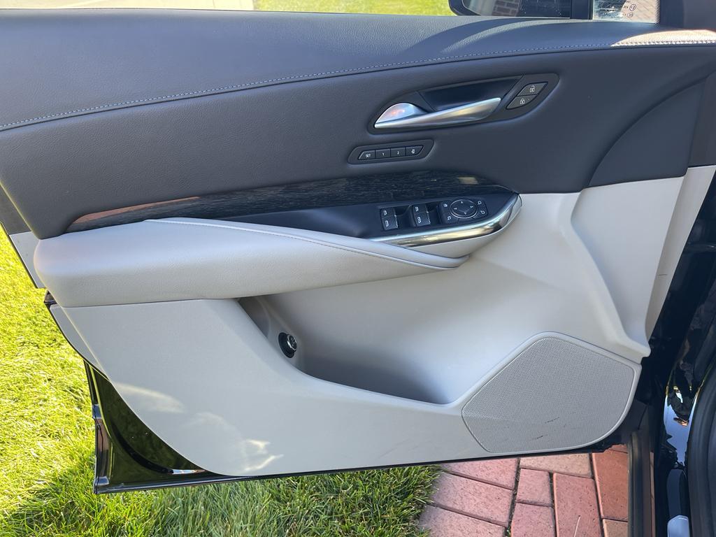 used 2023 Cadillac XT4 car, priced at $33,000