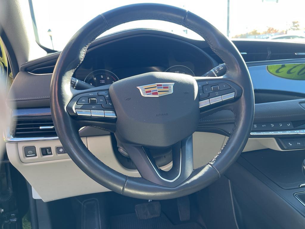 used 2023 Cadillac XT4 car, priced at $33,000