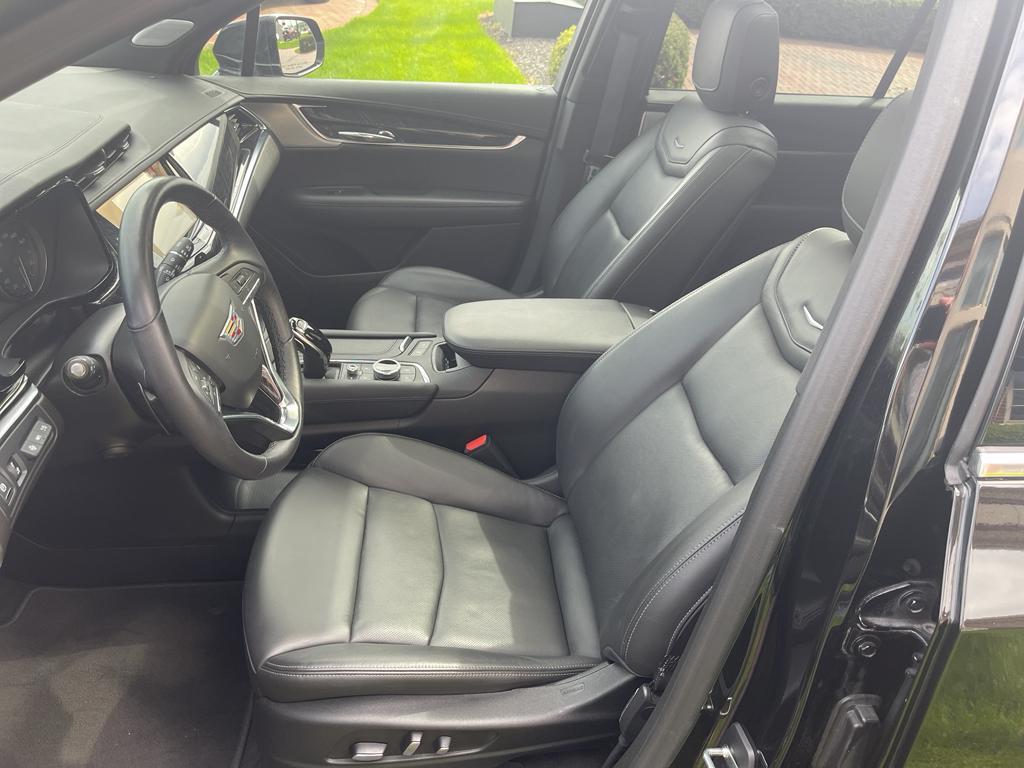 used 2022 Cadillac XT6 car, priced at $38,900