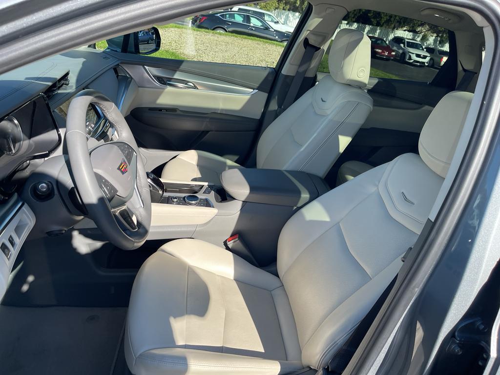 used 2025 Cadillac XT5 car, priced at $44,000