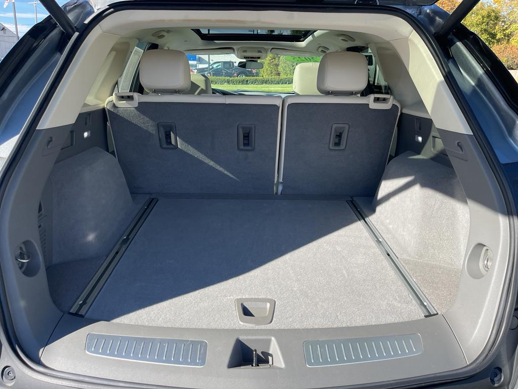 used 2025 Cadillac XT5 car, priced at $44,000