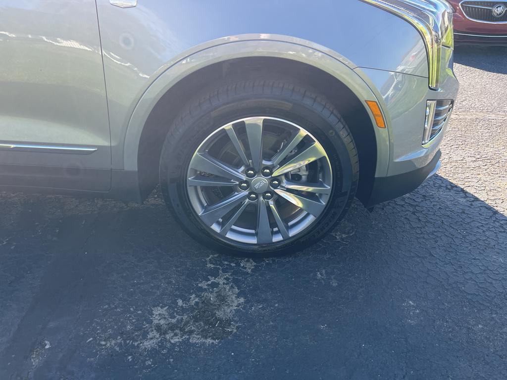 used 2025 Cadillac XT5 car, priced at $44,000