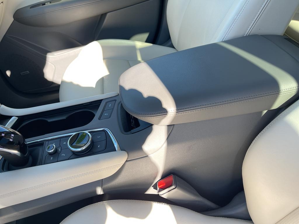 used 2025 Cadillac XT5 car, priced at $44,000