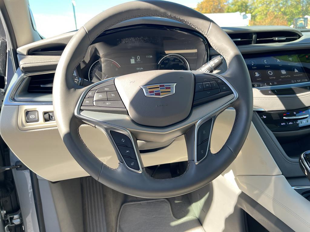 used 2025 Cadillac XT5 car, priced at $44,000