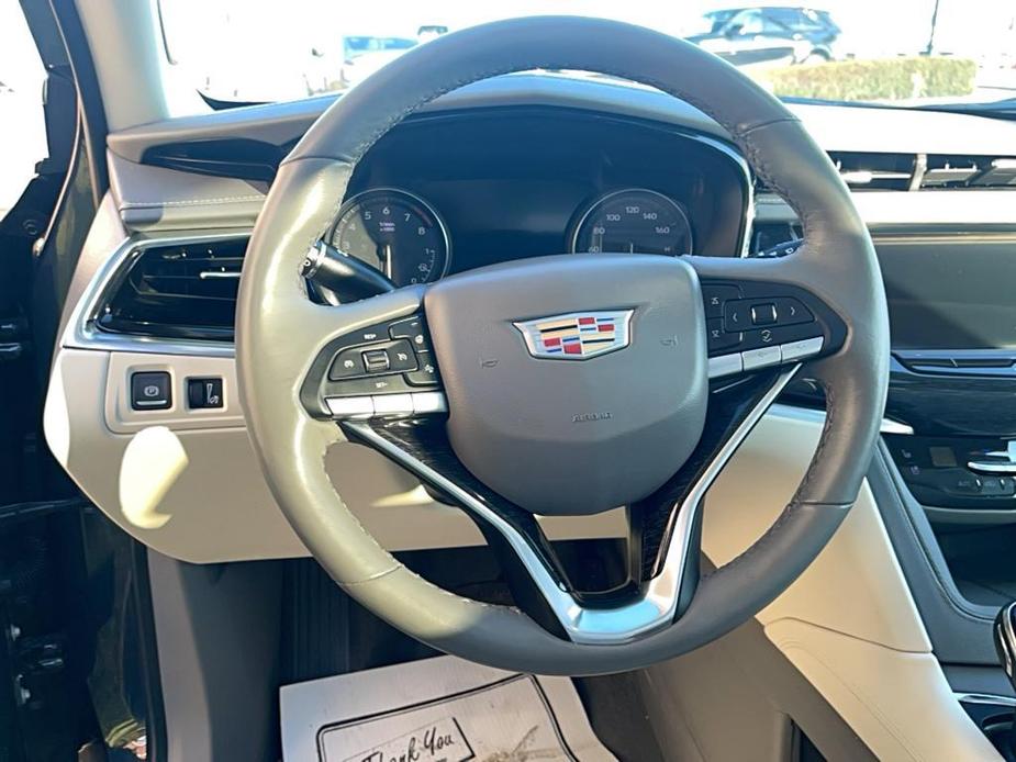 used 2022 Cadillac XT6 car, priced at $38,500