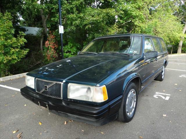 used 1995 Volvo 940 car, priced at $2,595