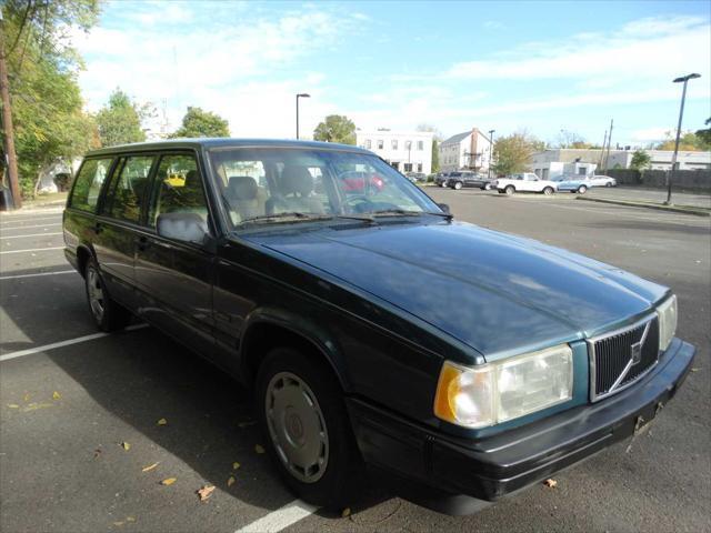 used 1995 Volvo 940 car, priced at $3,095