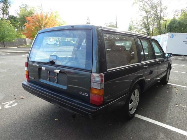 used 1995 Volvo 940 car, priced at $2,595