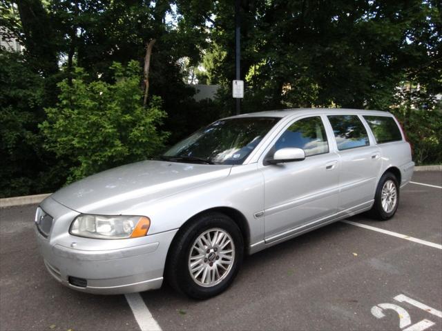 used 2005 Volvo V70 car, priced at $3,095