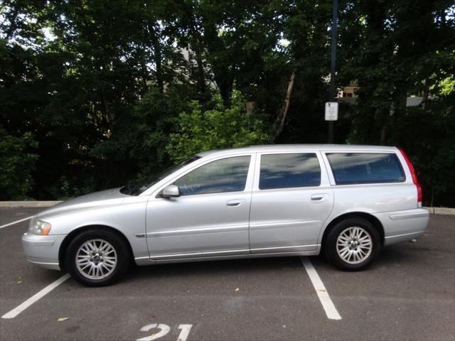 used 2005 Volvo V70 car, priced at $3,095