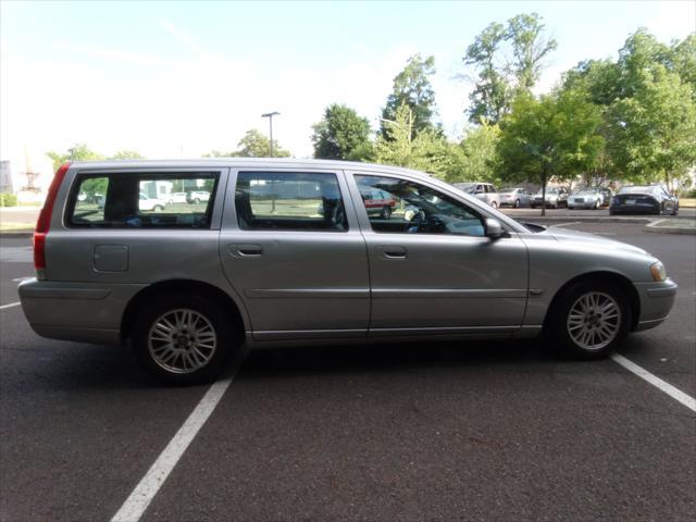 used 2005 Volvo V70 car, priced at $3,095